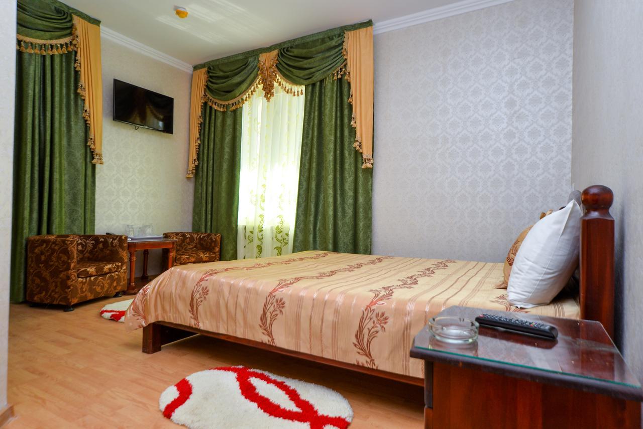 Edy'S Royal Predeal Hotel ภายนอก รูปภาพ