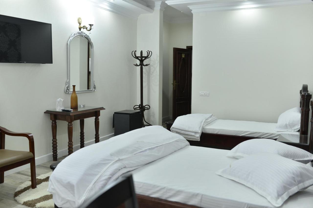 Edy'S Royal Predeal Hotel ภายนอก รูปภาพ