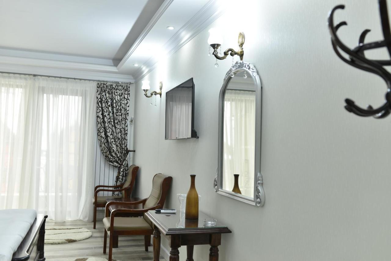 Edy'S Royal Predeal Hotel ภายนอก รูปภาพ