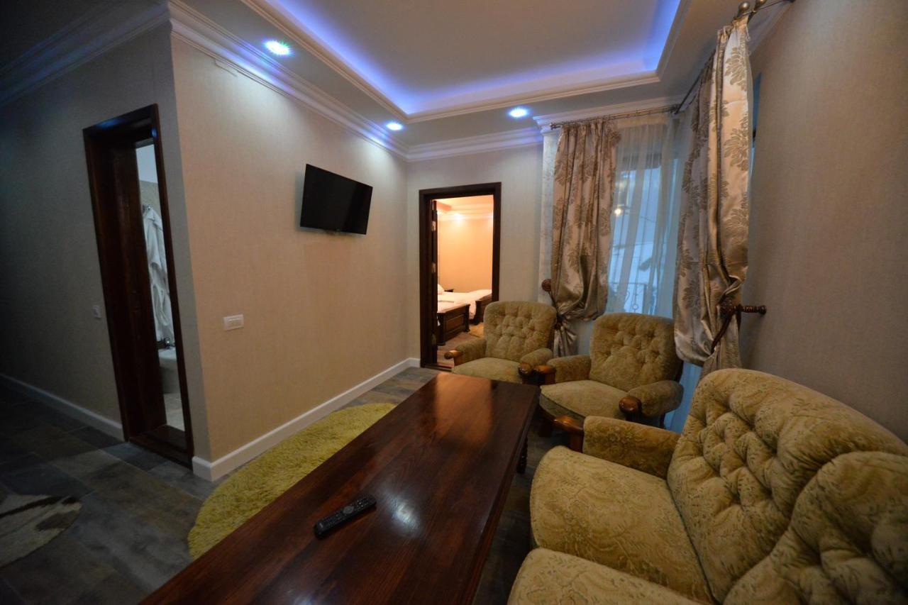 Edy'S Royal Predeal Hotel ภายนอก รูปภาพ